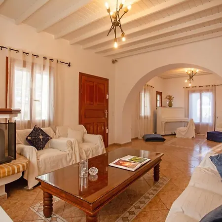 Dimitra Villa